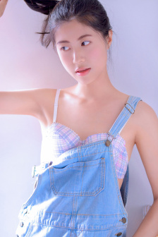 女子双手双脚被胶水粘住无法自救